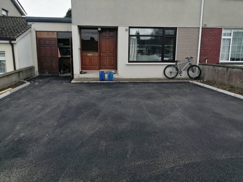 Ardnore, Kilkenny: the finished tarmac driveway with kerbed edges